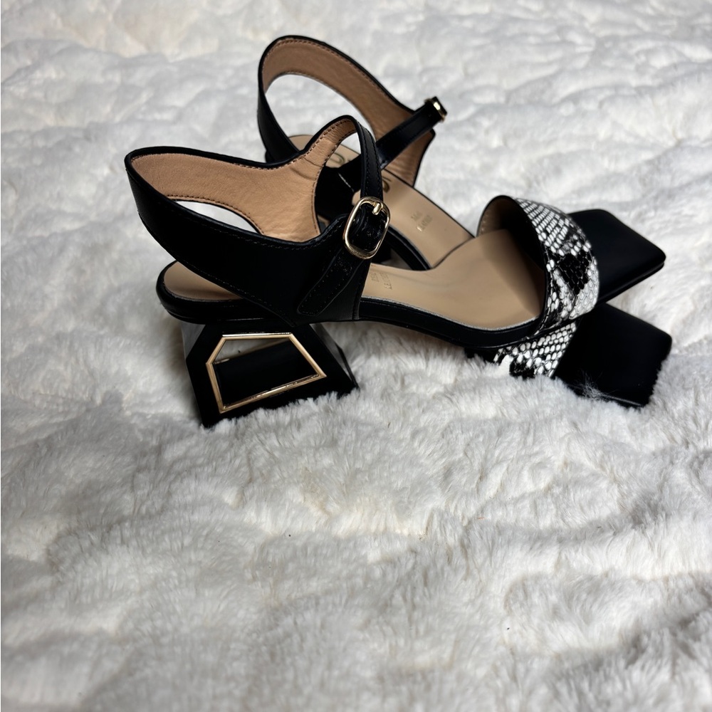 NWOT EXE Leather Snake Print Geometric Heel Sandals size 7.5